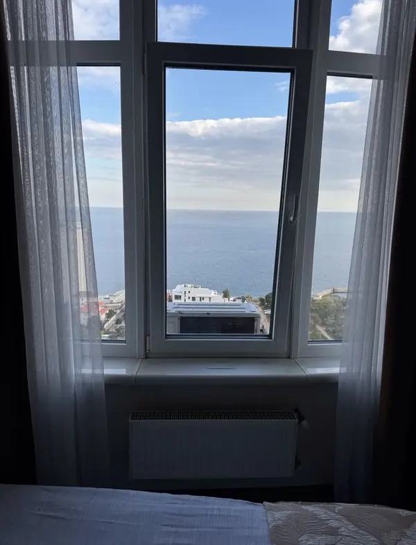 600