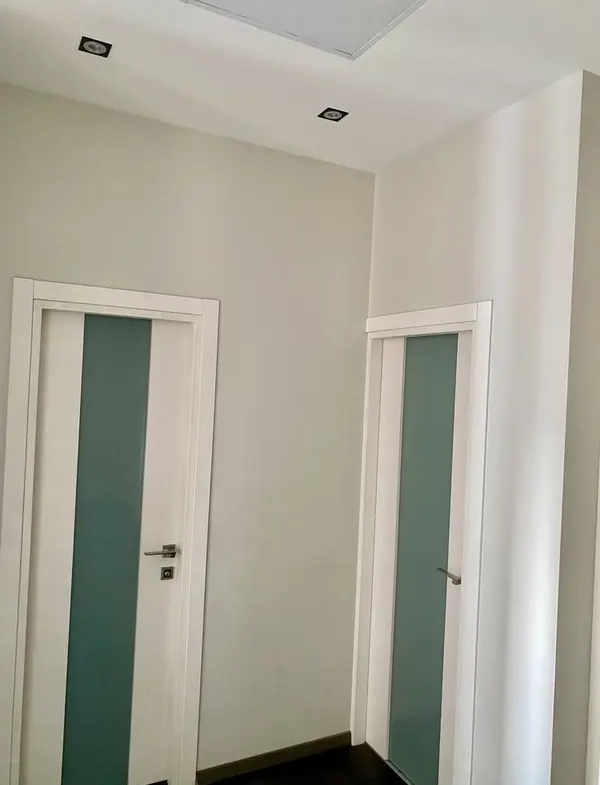 600