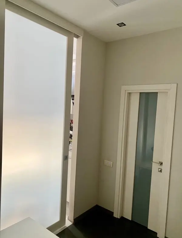 600