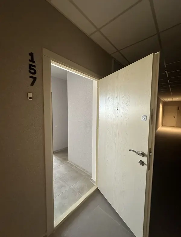 600