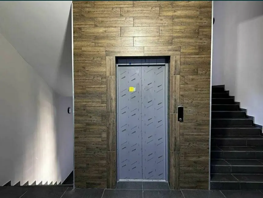 862