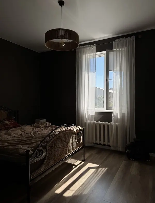 600