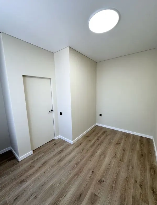 600
