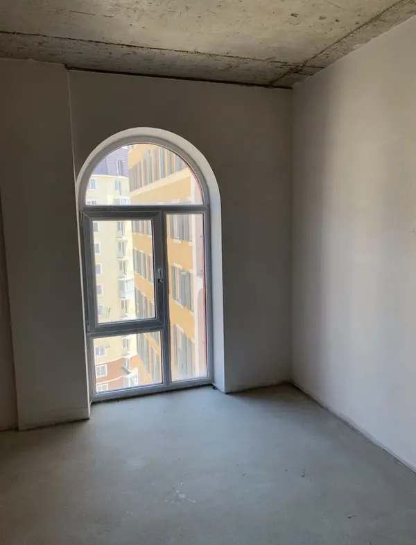 600