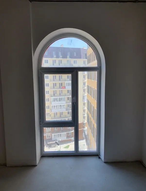 600