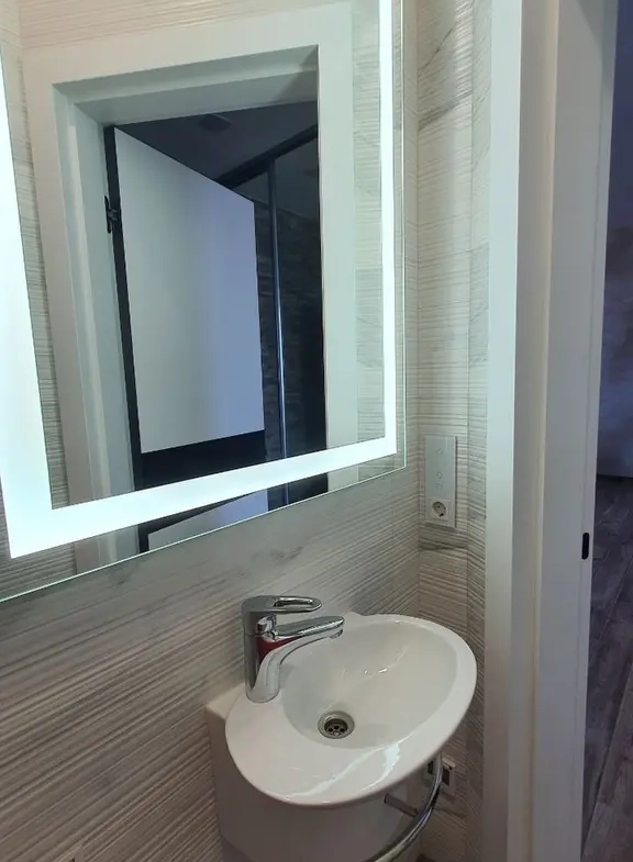 576